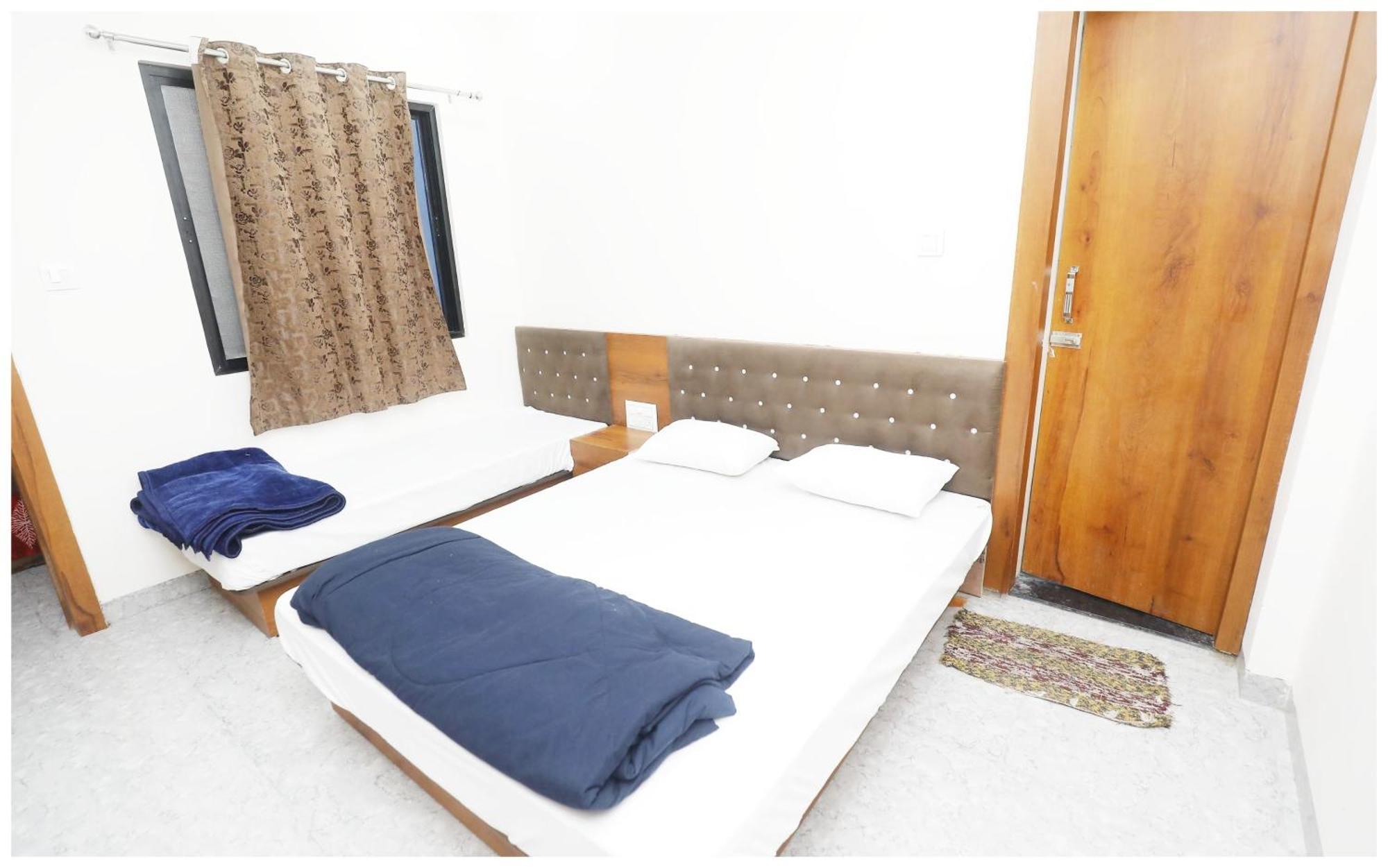 Premium Hotel Ujjain - G A R I M A - Near Mahakal Temple And Rivar - Railway Station - Hygiene & Spacious Room - With Wifi- And Parking Facilities - Best Hotel In Ujjain Eksteriør billede