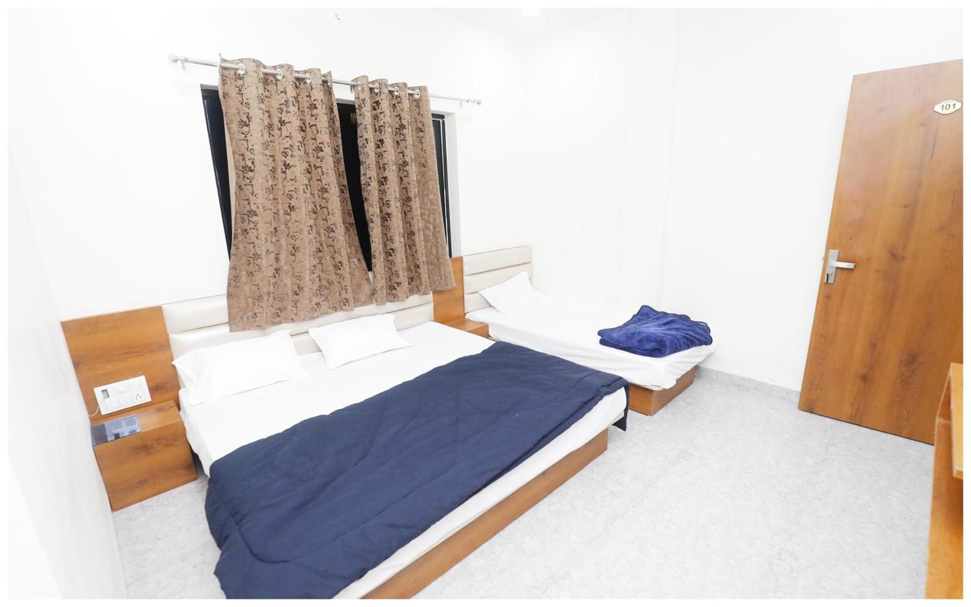 Premium Hotel Ujjain - G A R I M A - Near Mahakal Temple And Rivar - Railway Station - Hygiene & Spacious Room - With Wifi- And Parking Facilities - Best Hotel In Ujjain Eksteriør billede