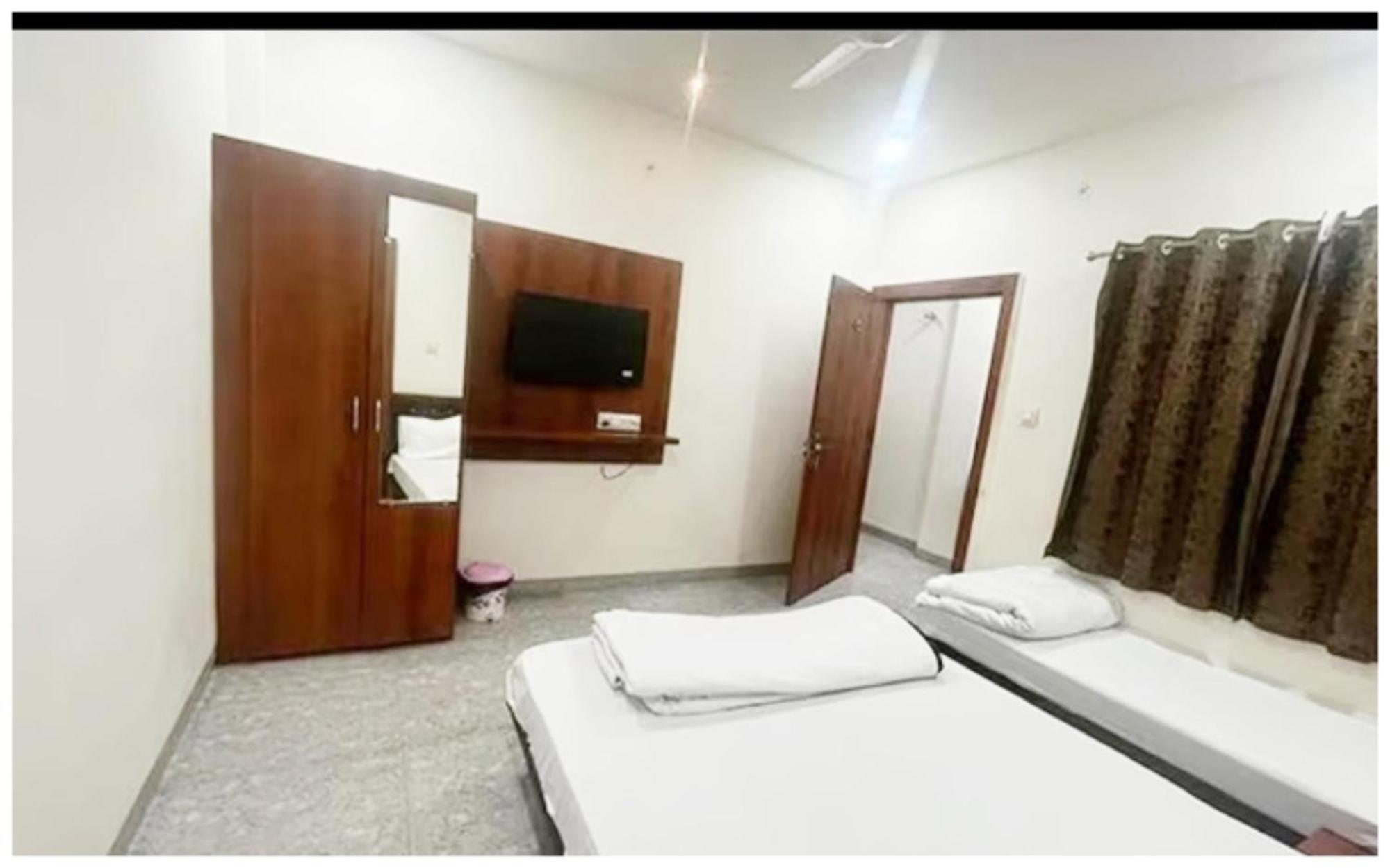 Premium Hotel Ujjain - G A R I M A - Near Mahakal Temple And Rivar - Railway Station - Hygiene & Spacious Room - With Wifi- And Parking Facilities - Best Hotel In Ujjain Eksteriør billede