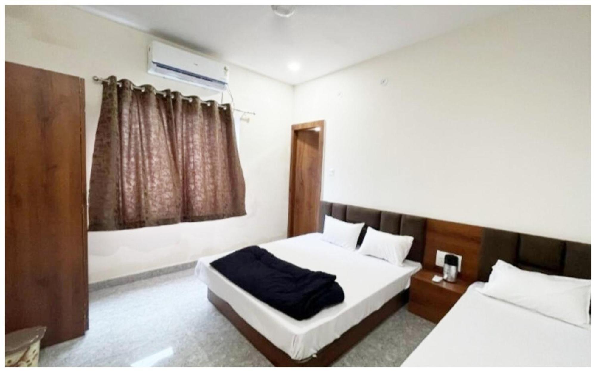 Premium Hotel Ujjain - G A R I M A - Near Mahakal Temple And Rivar - Railway Station - Hygiene & Spacious Room - With Wifi- And Parking Facilities - Best Hotel In Ujjain Eksteriør billede