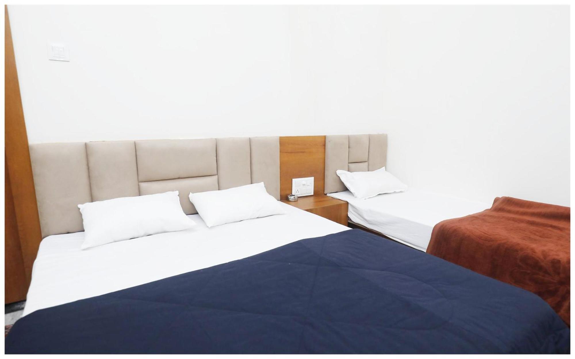 Premium Hotel Ujjain - G A R I M A - Near Mahakal Temple And Rivar - Railway Station - Hygiene & Spacious Room - With Wifi- And Parking Facilities - Best Hotel In Ujjain Eksteriør billede